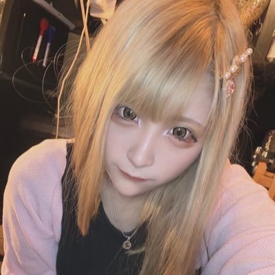 法学部卒のエナドリ中毒。@BAR_TOMODACHI の酒雑魚店長。火水木土日営業日全ている。SOUL'd OUTしか流しません。モンスターの白か青ください。アイスブラストの5ミリもください。