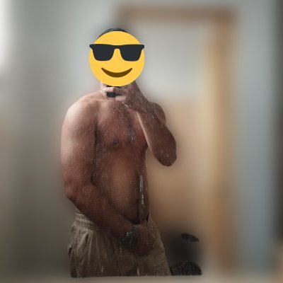 Hindi Gwapo, Di Malaki ung katawan. Pero Ok na rin. Kung Gwapo at Malaki katawan hanap mo, D ako un (TOP,TRIPPER) Ps: D Masydng active dto sensya kng late reply