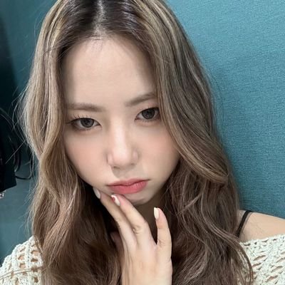 _summerflower's profile picture. Even if the flowers are beautiful, It’s not better than you - 꽃 (VROMANCE, 2018)

✨MAMAMOO| VROMANCE| ONEUS| ONEWE| PURPLE KISS| DREAMCATCHER✨