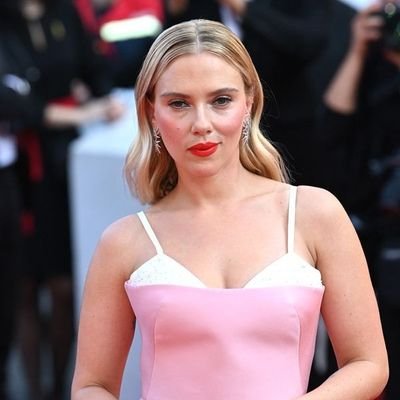 ScarlettJo71400's profile picture. 