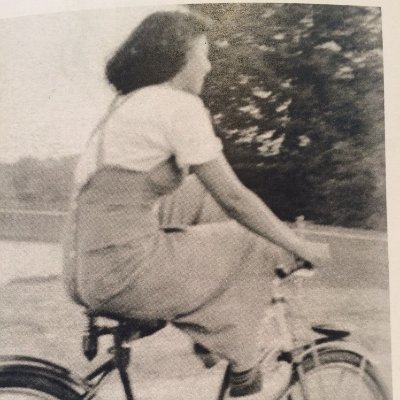 causecan's profile picture. Mom, daughter, sister, writer, artist, mover, shaker, and optimist.