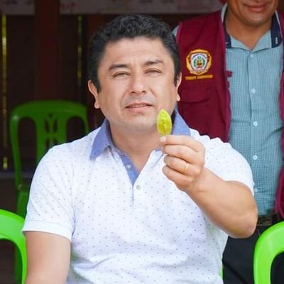 Militante del Movimiento Todas las Voces, Socialista y Congresista de la Bancada Juntos por el Perú - Voces del Pueblo