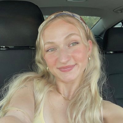 nicolesanchezx's profile picture. 25