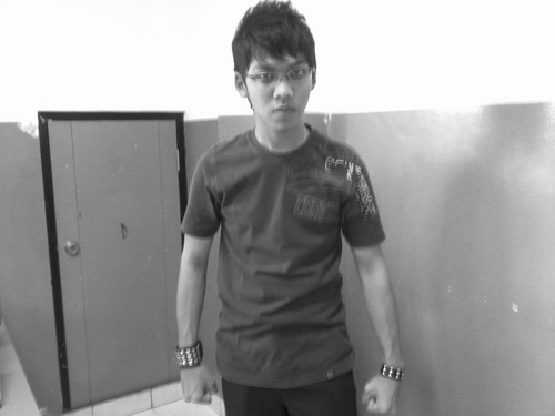 Dareginaldevil's profile picture. My fullname is Rio Reginald Lo, and Dareginaldevil is my nickname.
My religion is Roman Catholic.
I'm the vocalist of GreenHeartBand.