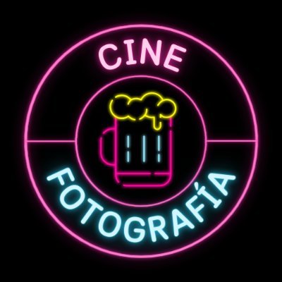 Soy un escritor, un cinéfilo y un fotógrafo frustrado.