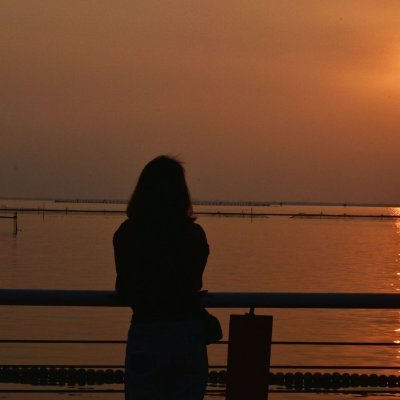 Nothing can help us endure dark times better than our faith.We should look at our lives from a higher position, and perhaps we can find that there are more mean