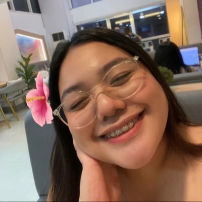 bbbttrfly's profile picture. i need to see how you think cuz looks ain’t enough💁🏼‍♀️