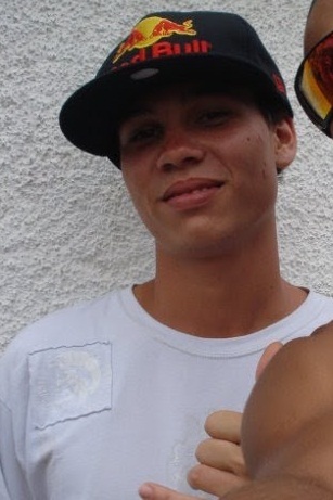 Fação o que  realmente  importa pra vc , o que te faz feliz e  assima de tudo oque vale  apena ^^