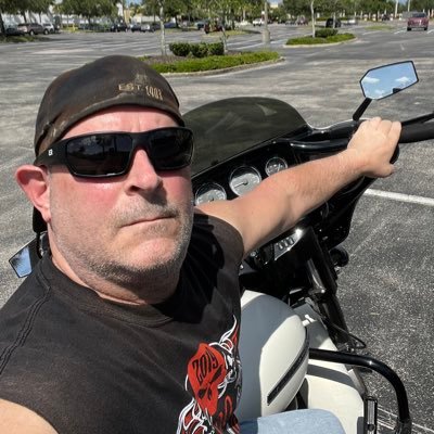 Libertarian, (Made in America) living the biker life style in Florida. Be water my friend (Bruce Lee)