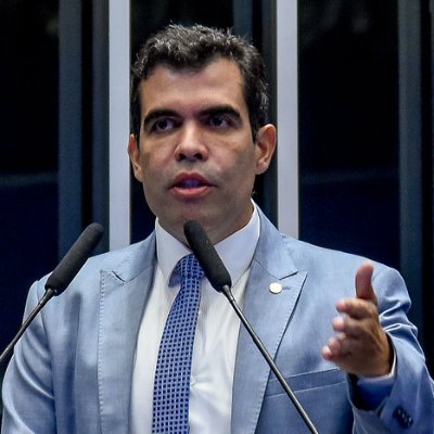 Advogado e Deputado Federal pelo Tocantins. Entrei para a vida pública ainda na fase escolar. Pai do João Vitor, do Miguel e da Samarah.