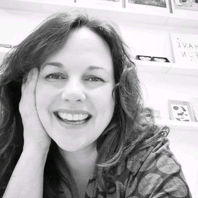 Children's book Illustrator represented by @thebrightagency
Denise has worked with publishers worldwide including  Scholastic, Bloomsbury, Hachette and Penguin