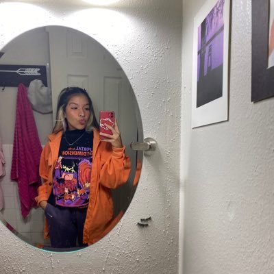i like pineapple on pizza and my sexy girlfriend