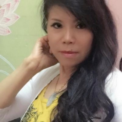 大家好,有日子没有上推特了。我是储信泽(文信)的前妻爱琳。爆料革命的事情就像一场噩梦,醒来后我只想回归安静的生活。我今天发推是因为无情抛弃我的储信泽收到了美国政府退的十万美金,里面有我的两万美金共同投资,是我辛辛苦苦的血汗钱,我今年六十多了,真的快干不动了,经济非常困难。希望信泽你能把我的钱还我