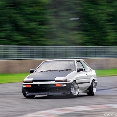 ハチロク2ドア好き/44/格闘技/筋トレ
AE86の投稿がメインで使っています〜