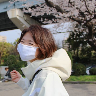 som_amayu's profile picture. 染料⇔顔料 ／(企)画家／ 朧げで個人の記憶中でしか触れられない曖昧な感情の痕跡を「なかったことにしない」ために描いている。