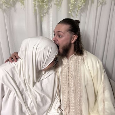 zWeeQa1's profile picture. CC