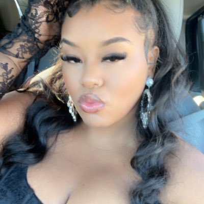 chinablaze__'s profile picture. 🦋