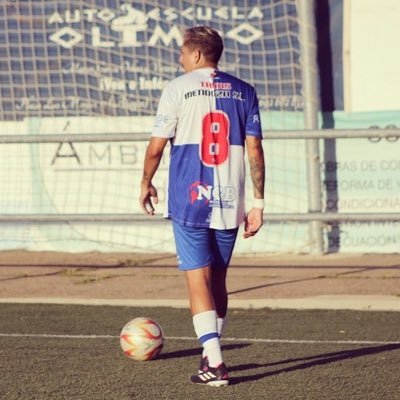 Jugador de fútbol.        📍Zaragoza