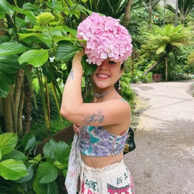laura_trashley's profile picture. fashion is just aesthetic anthropology🦋through craft we can understand culture🦋socially liberal, politically libertarian, parentally conservative minded