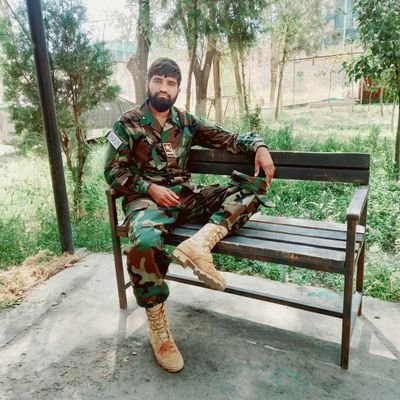 نۀ د شاهانو پۀ اتڼ ګډېږو!
نۀ د بې ننګو پۀ ماتم خپه یوو .😘