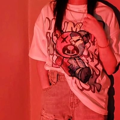 Hxloz_Eny's profile picture. I wore my shirt backwards ~ ♥︎