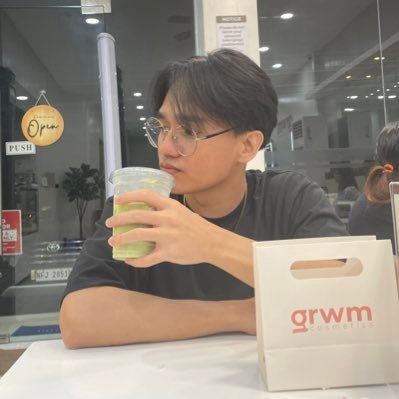 karlojimena's profile picture. Shhhh 🤫