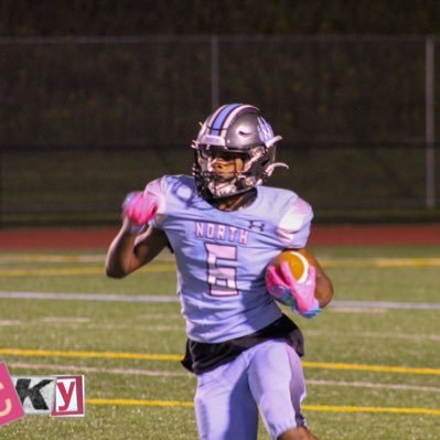 East Stroudsburg North 26’ | WR/CB | 5”10 | 185 | 4.6 40 | 4.2 gpa | HC: @davidjlaugh | https://t.co/6eAJFXWVoS