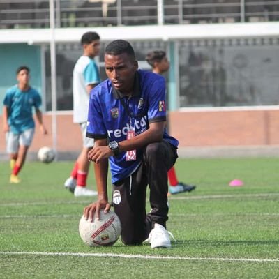 Entrenador Fútbol Base

La Prioridad Es Formar Antes Que Ganar.