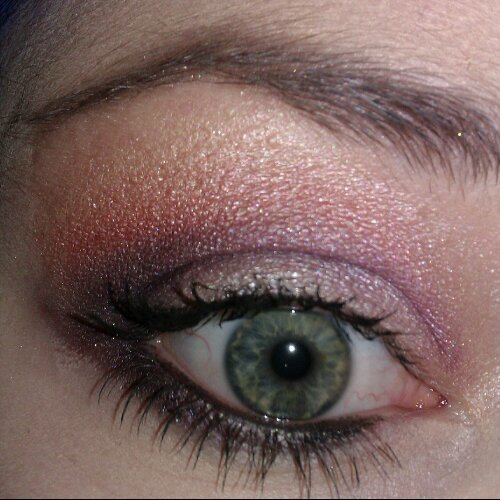 Makeup and Randomness Blogger!

http://t.co/Kno6w7QR
