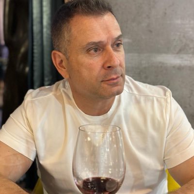 Boticario. Oncología. Sin Fase III no me lo creo. 20 años entrenando con balón. Pádel. Madridista. Digo cosas por Twitch y en @Micromadridista. Op. personales.