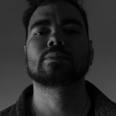 Yo soy quien soy. Melómano. Graduado en ingeniería jurídica, marketiniano, intento de algo, manchego, ibérico y repúblico🇪🇦