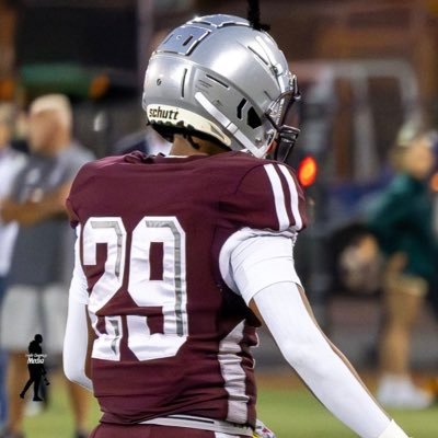 Saint Peter’s Prep 26’ @SPPFOOTBALL ATH OLB slot l 6’ 195 lbs l NUC All American l USATF 2XAll American GPA: 3.4 E: juju0cruz1@gmail.com HC: @CoachRichHansen