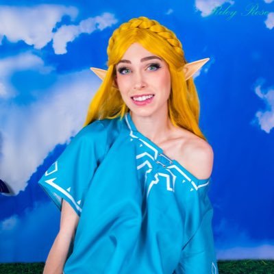 Twitch Partner @Rileyrose ✨ // AVERMedia Partner 💻 // Cosplayer Fan Sites Below // she/her // asmrrileyrose@gmail.com for business inquires