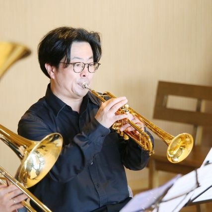 Tp奏者。マスターズ・ブラス・ナゴヤ、The Brassical Quintet、天神山ブラスアンサンブル、メンバー。北名古屋シティ管弦楽団合奏トレーナー、椙山女学園大学シンフォニーオーケストラ金管トレーナー、三重ユナイテッドウィンドオーケストラ常任指揮者、岐阜県立加納高校吹奏楽部非常勤講師、名古屋芸術大学非常勤講師。