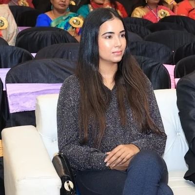 pinksunrise26's profile picture. 