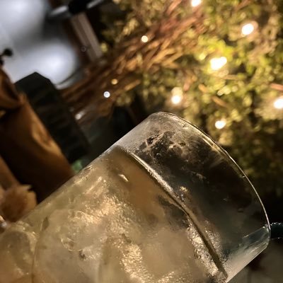 よく親不孝で飲んでます。 骨折しました。 退院してまた飲んでます。 ニコバーにほぼ毎週末います。 しすてむえんじにあしてます。