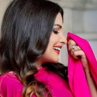 DiyaSingh559839's profile picture. 