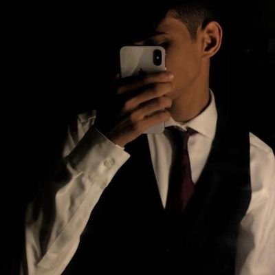 سأقف معك حين يظن الجميع بأنك سيئ سأقول بأنك تخصنِي بكل سيئاتك🖤🖤