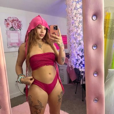 18+ 🍒 | click my onlyfans link for more content 💖 | dm me for my menu 🫶🏽 other page @miathevixen 🩷