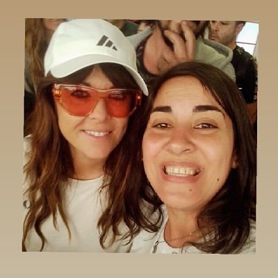 Simpática,alegre,divertida y frontal ante todo!! Disfrutar cada momento!Amor es amor! Fan de Vanesa Martin! Por los sueños que nos quedan por cumplir!