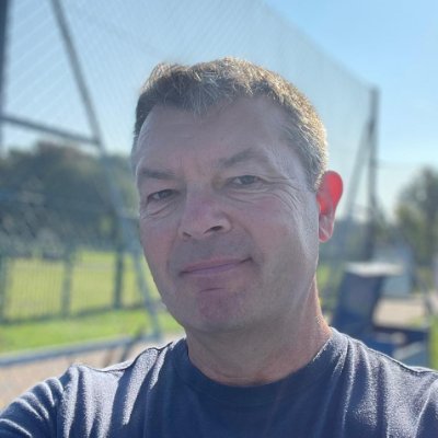 I am a writer and I'm based in sunny Brighton. I also know a thing or two about teaching tennis.