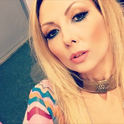 Specialist Model / Beauty Columnist / TV presenter / Nail Care Expert / Brand Consultant