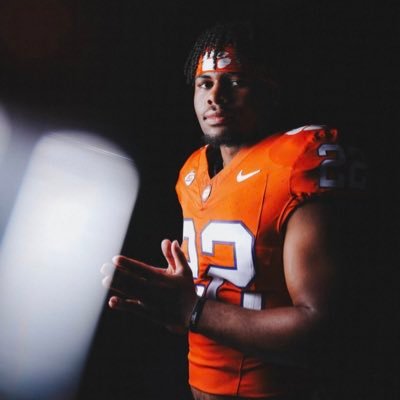 LB• @clemsonfb UA All-American 𝟙𝕆𝔽ℕ𝕆ℕ𝔼 IG: deecray8