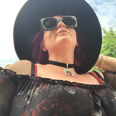 Ali_the_geek's profile picture. mum, film lover, crazy cat lady, singing 🎤 , King & Slaughter reader, #SkipFam 🍿❤️ Echelon ❤️🤘and parent of a PDA & ASD child💪 Duck mum, Veterans wife ❤️