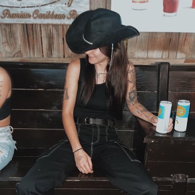 morgan_luna_'s profile picture. just your typical fruity dog trainer/groomer