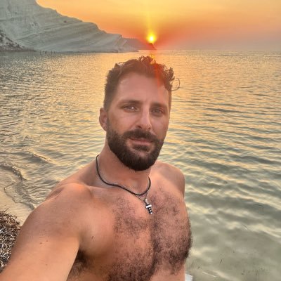 100% Made in Sicily🌞🇮🇹 Based in Bergamo 🐶 Happily SINGLE❤️🏳️‍🌈 #szck https://t.co/LqMgB2i99t