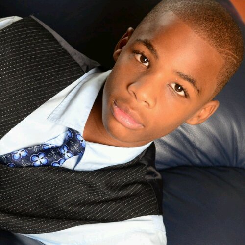 im a Actor/Singer/Cheoragrapher ; I got ma own show on B.E.T called LevellSwagHigh & THE MENIONS ; Loading My SWAGG....%