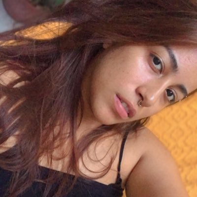 apaulagrs's profile picture. (she/her) no caos da existência, uma certeza: ❤️🖤