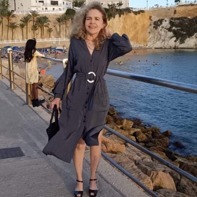 Marta (da direita, casada, conservadora). Profile