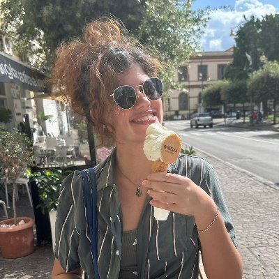 Soy mujer de isla, soy verbo, agua y sal.
Más cubana que mexicana. Más mexicana que cubana.